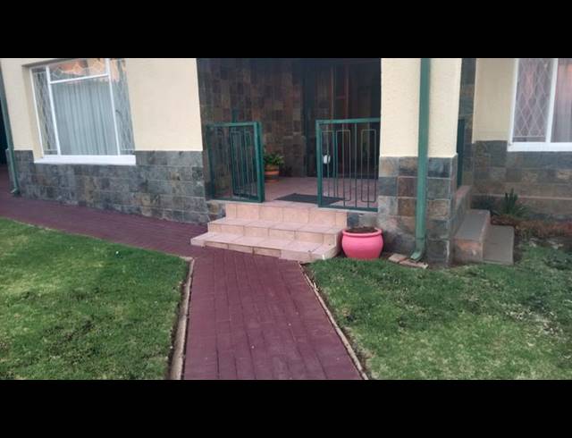 3 BEDROOM HOUSE FOR SALE IN KENSINGTON